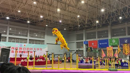 太阳成龙狮队在第五届广西大学生舞龙舞狮锦标赛中获...